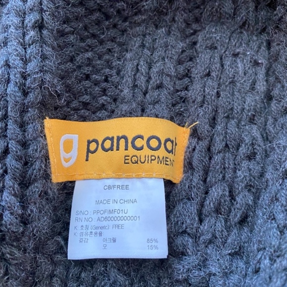 Men’s graphite gray and red scarf - Picture 5 of 5